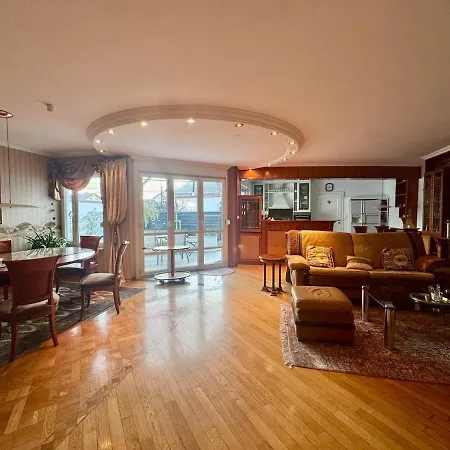 Peaceful & Spacious With A Beautiful Garden *
