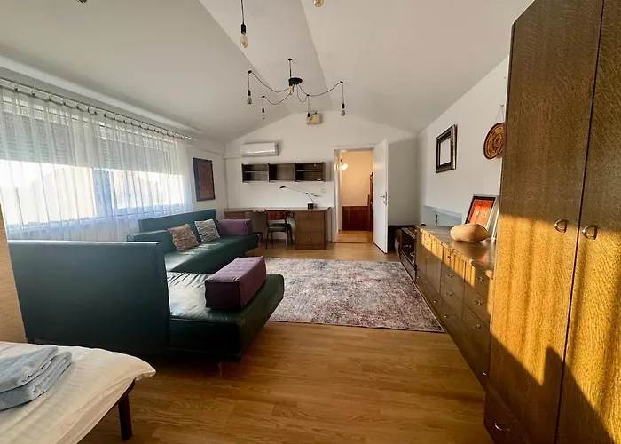 Peaceful & Spacious With A Beautiful Garden Lubiana