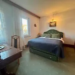 Peaceful & Spacious With A Beautiful Garden Vila *