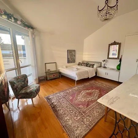 Villa Peaceful & Spacious With A Beautiful Garden