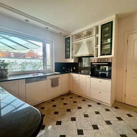 Villa Peaceful & Spacious With A Beautiful Garden