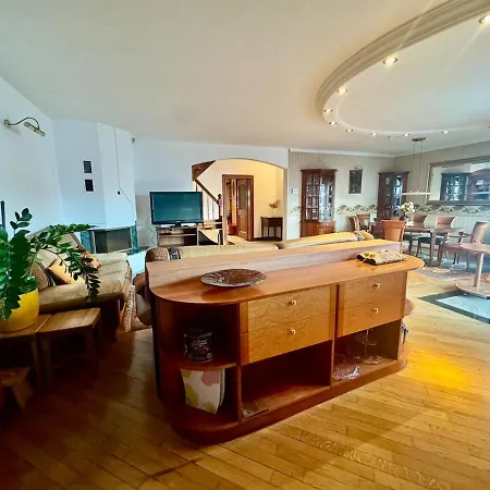 Peaceful & Spacious With A Beautiful Garden