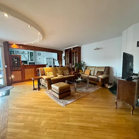 Peaceful & Spacious With A Beautiful Garden *