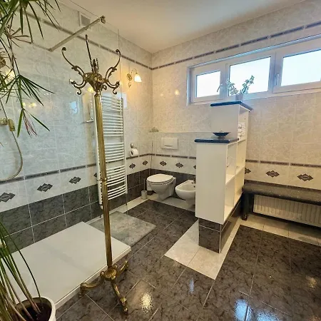 Вилла Peaceful & Spacious With A Beautiful Garden *