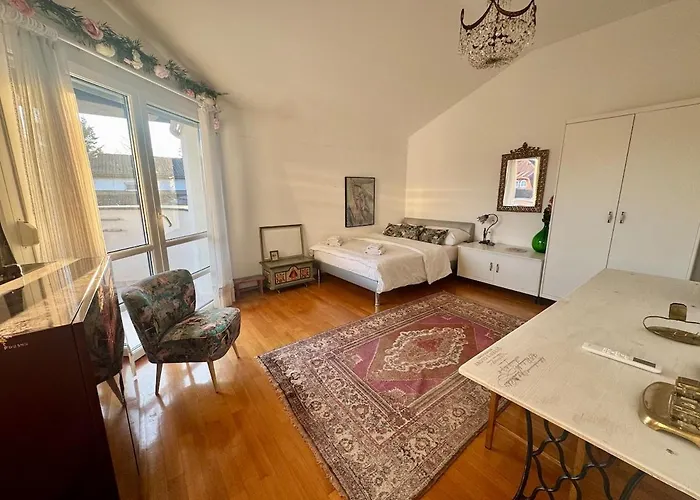 Vila Peaceful & Spacious With A Beautiful Garden