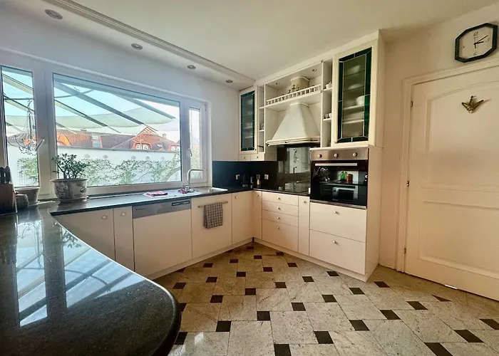 Vila Peaceful & Spacious With A Beautiful Garden