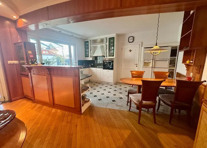 Peaceful & Spacious With A Beautiful Garden Villa