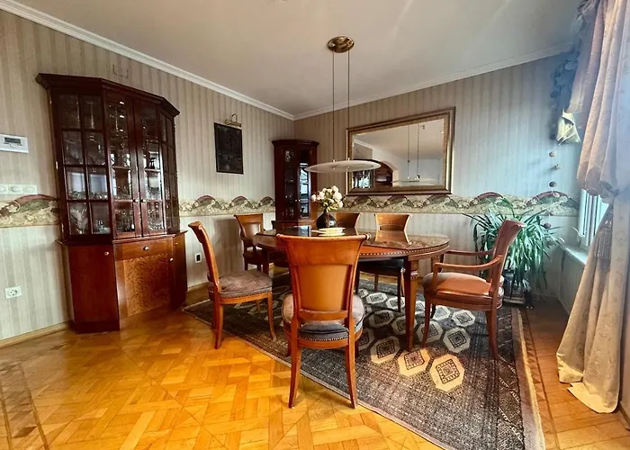 Vila Peaceful & Spacious With A Beautiful Garden *