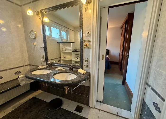 Peaceful & Spacious With A Beautiful Garden Vila