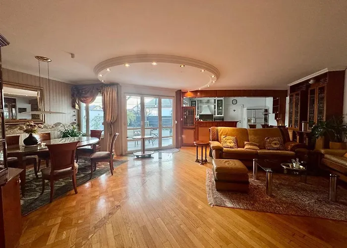 Peaceful & Spacious With A Beautiful Garden *