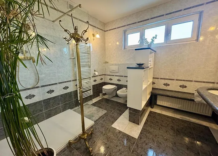 Vila Peaceful & Spacious With A Beautiful Garden *