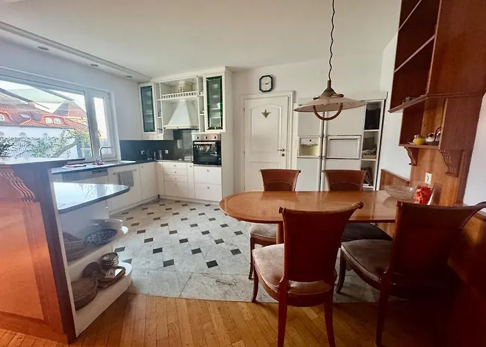 Peaceful & Spacious With A Beautiful Garden