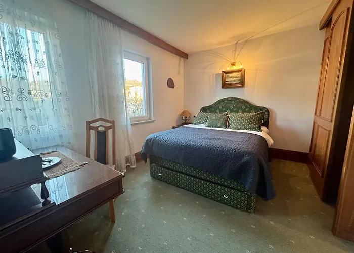 Peaceful & Spacious With A Beautiful Garden Vila *