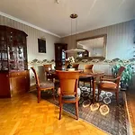Вілла Peaceful & Spacious With A Beautiful Garden *