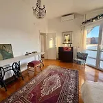 Вілла Peaceful & Spacious With A Beautiful Garden *