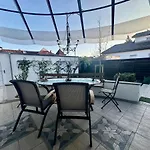 Вілла Peaceful & Spacious With A Beautiful Garden *